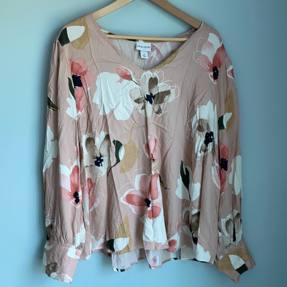 ✨Ava & Viv Floral Blouse✨
